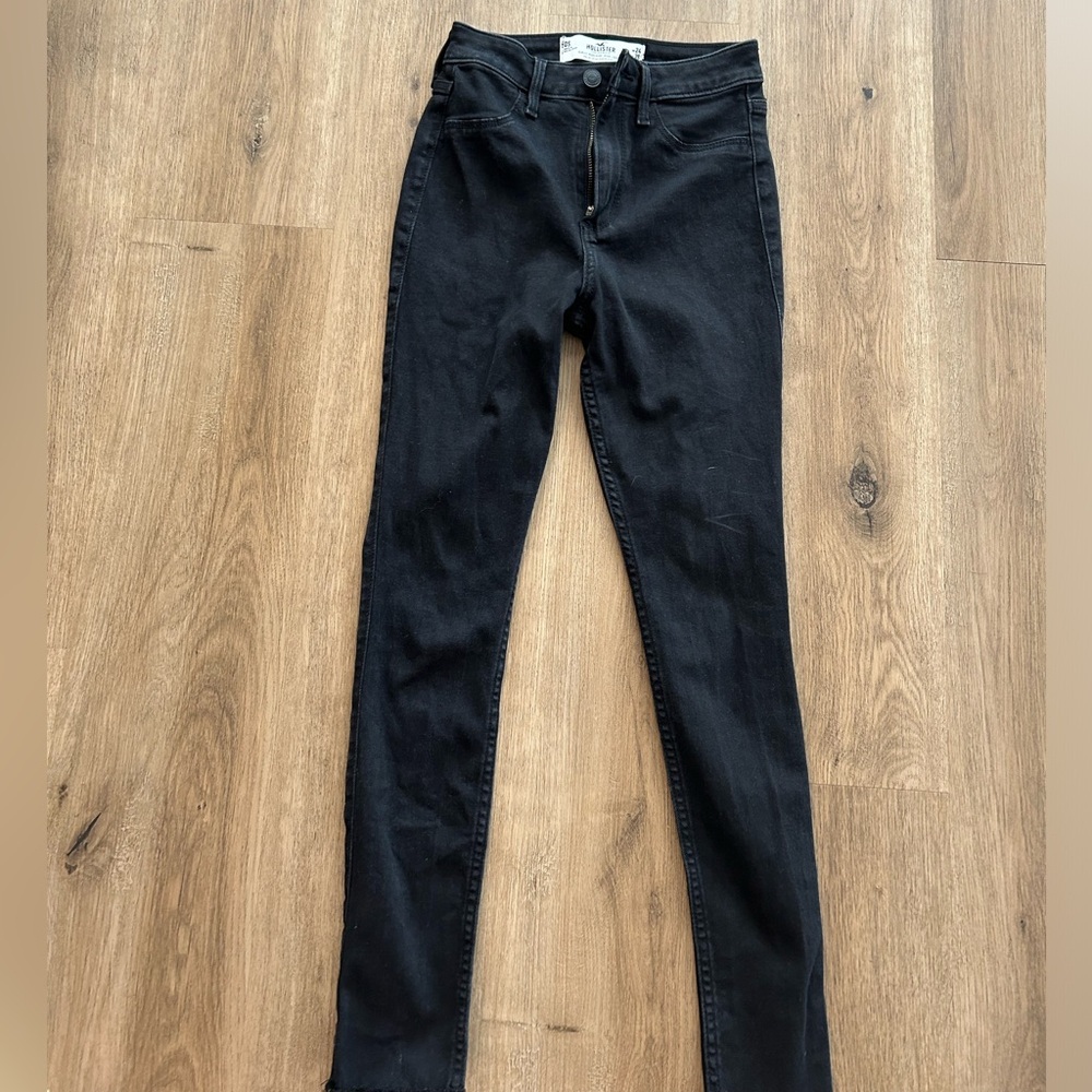 Black holster jeans